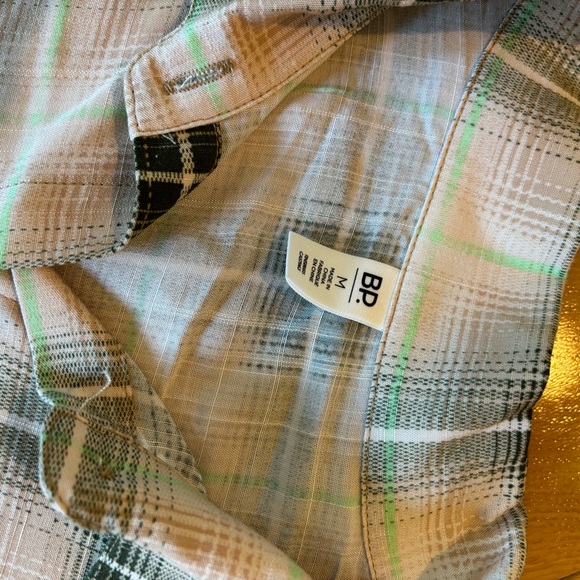 NWT BP Medium Women’s Cropped Long Sleeve Button Down Green/Ivory Plaid - Picture 9 of 10